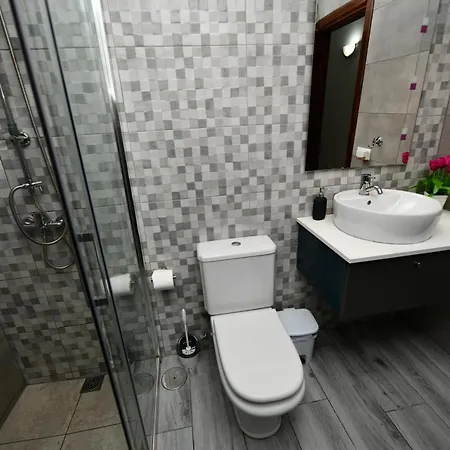 Yuliana Apartment *
